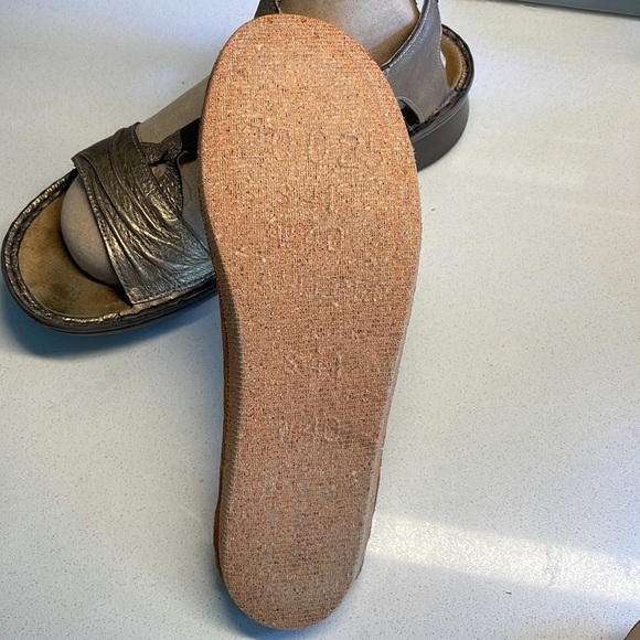 Sz10 (euro 41) Naot Cymbal Gladiator Sandal in Antique Gold GUC - Picture 13 of 16